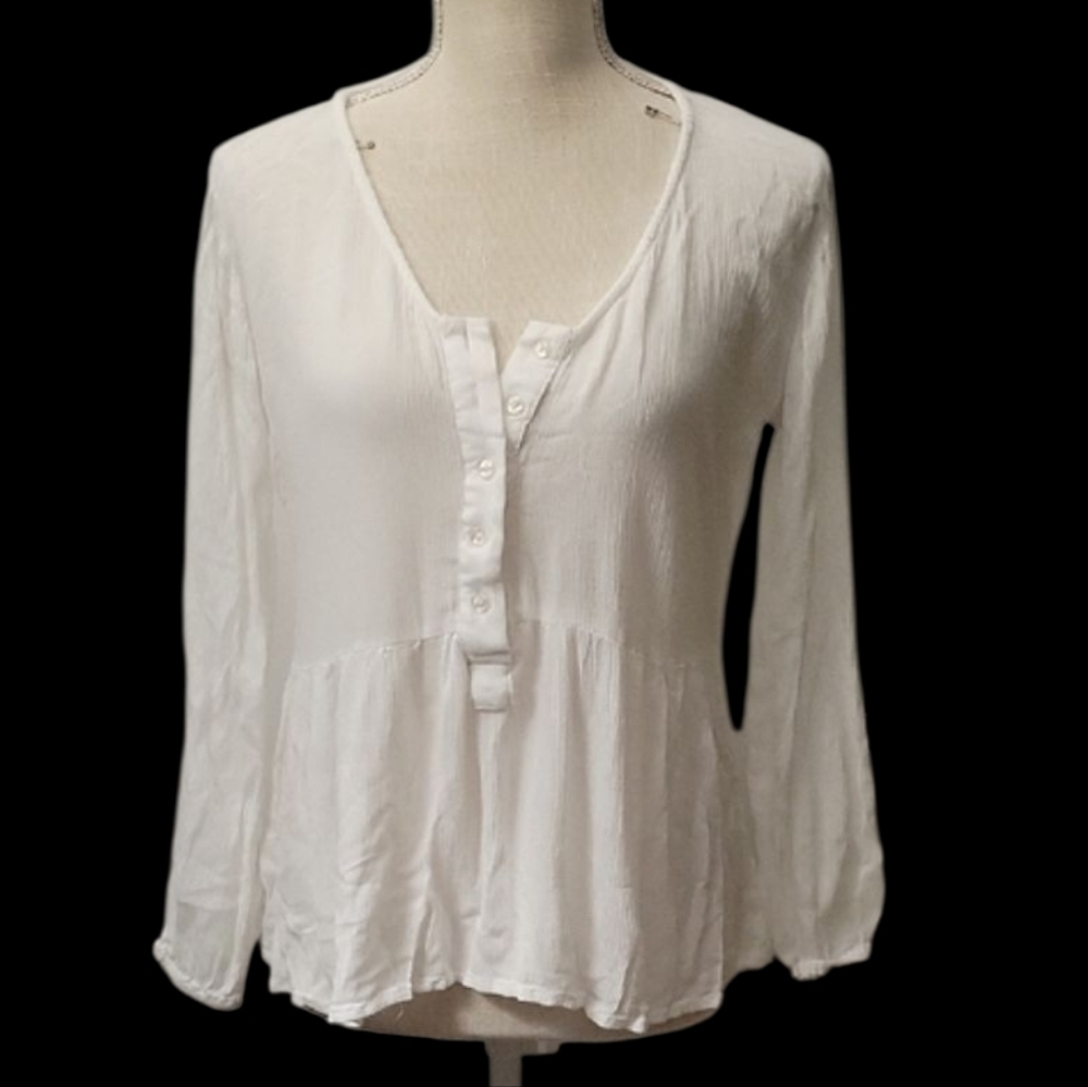 Sim & Sam Women's White Button-Up Top